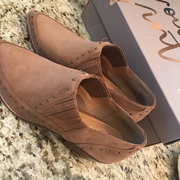 Crown Vintage Booties - Picture 5 of 8